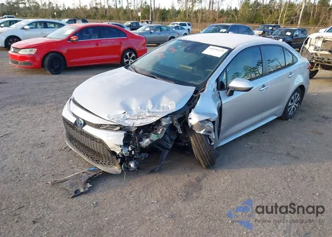 2020 Toyota Corolla Hybrid Le z USA, uszkodzony, nr VIN JTDEBRBE1LJ026988